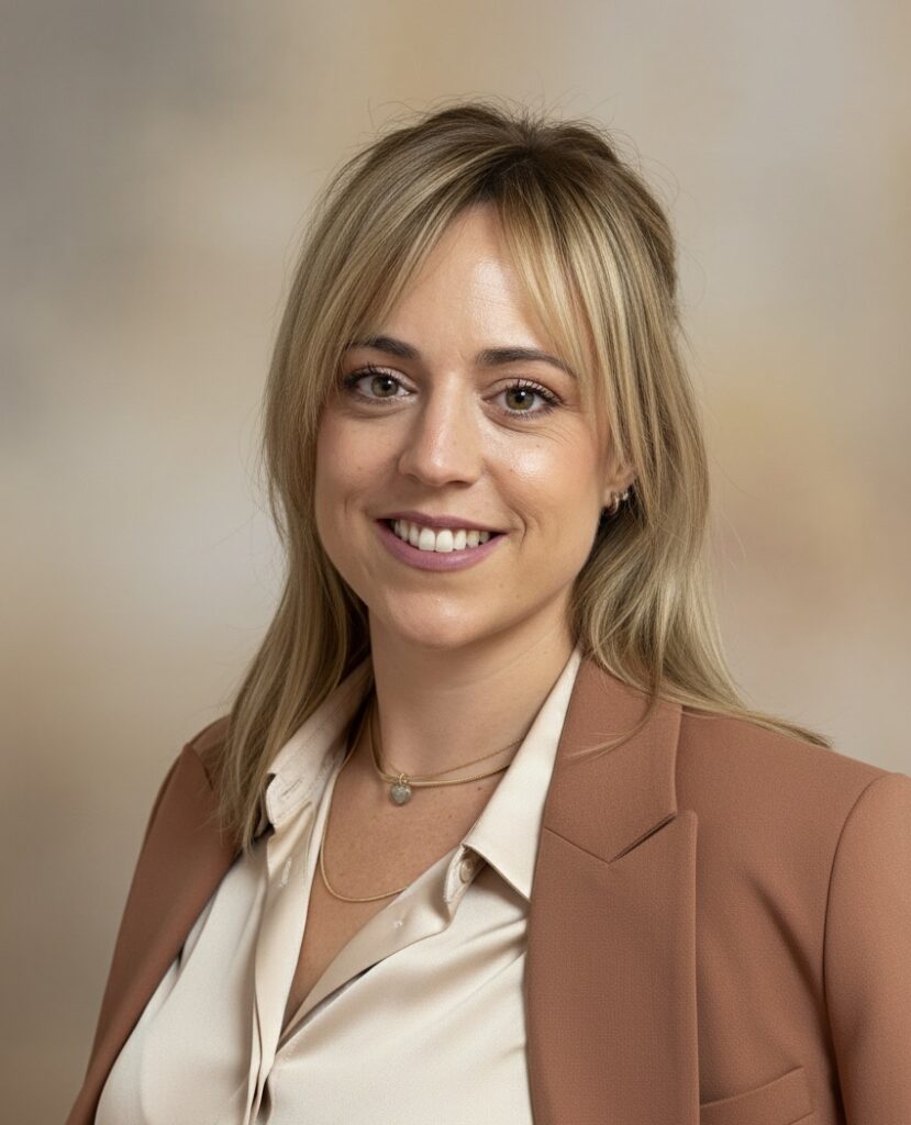 Sarai Rodriguez Lecuna, Posando sonriente de forma profesional.